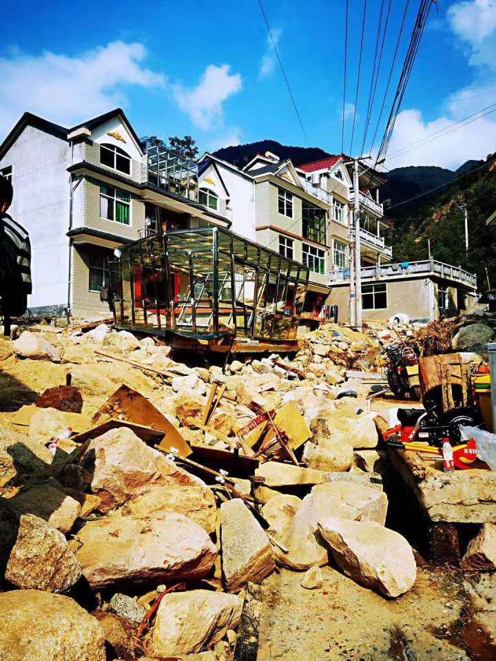 抗洪抢险累到“吐血”?“喉咙毛细血管出血,小事!”