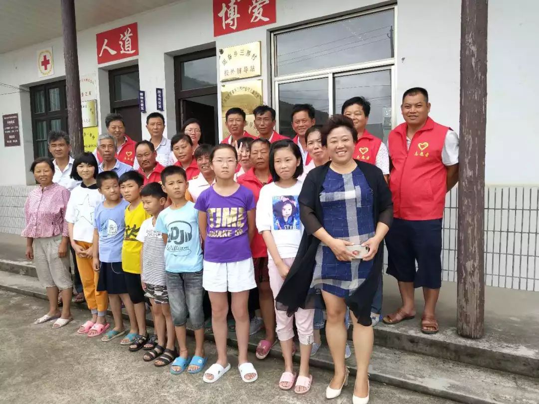 寻访三八红旗手精神|王红妹:她让*党**徽在农村的土地上闪光