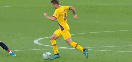 苏亚雷斯中柱+伤退阿杜里斯倒挂金钩，巴萨客场0-1毕包