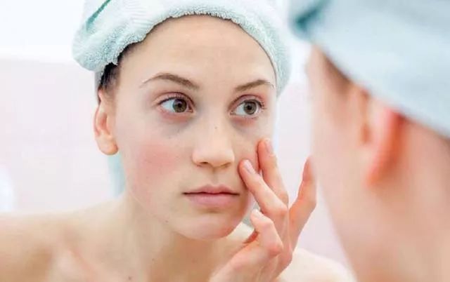 4成抗衰老眼霜抗衰老功效并不显著，同样功效的眼霜价格竟相差7倍？小鱼抗衰老眼霜绿鱼榜单为你揭晓