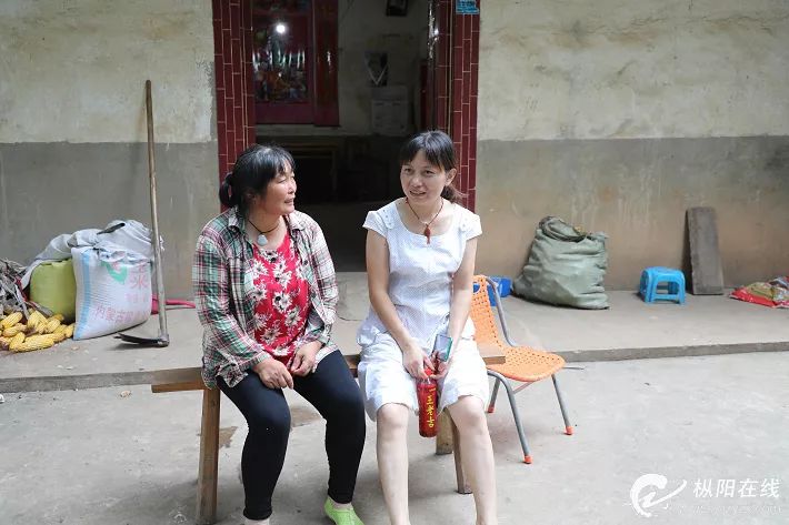 枞阳姑娘“直播养鸡”！一年卖出100万！