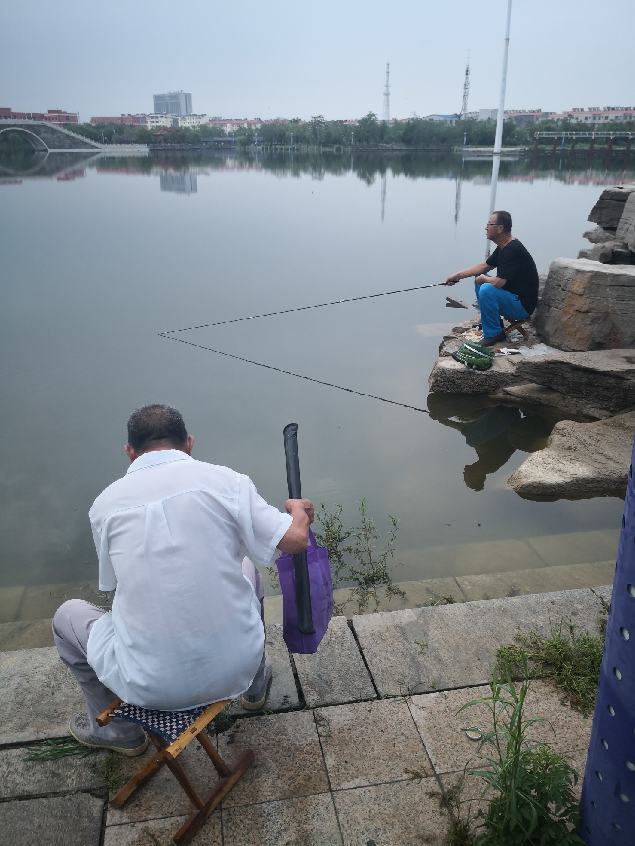 夕阳西下钓鱼人,夕阳西下钓鱼人在河边