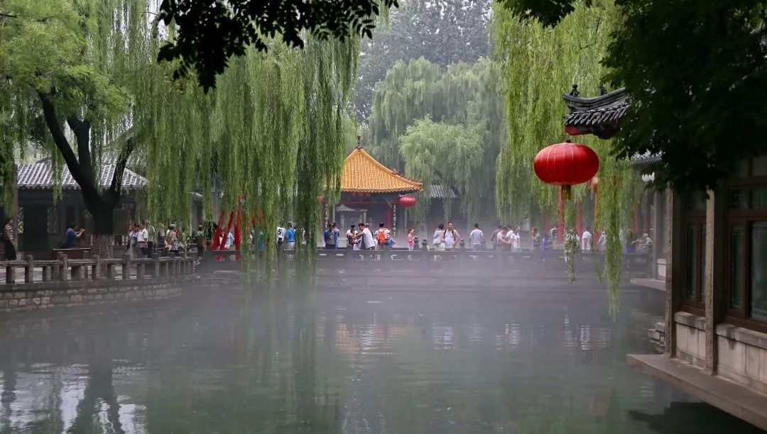 趵突泉真的超美,济南趵突泉是个很大的景点吗