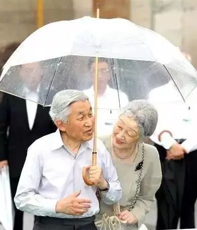 为什么日本人喜欢用长柄伞,为什么日本人很少使用折叠雨伞呢