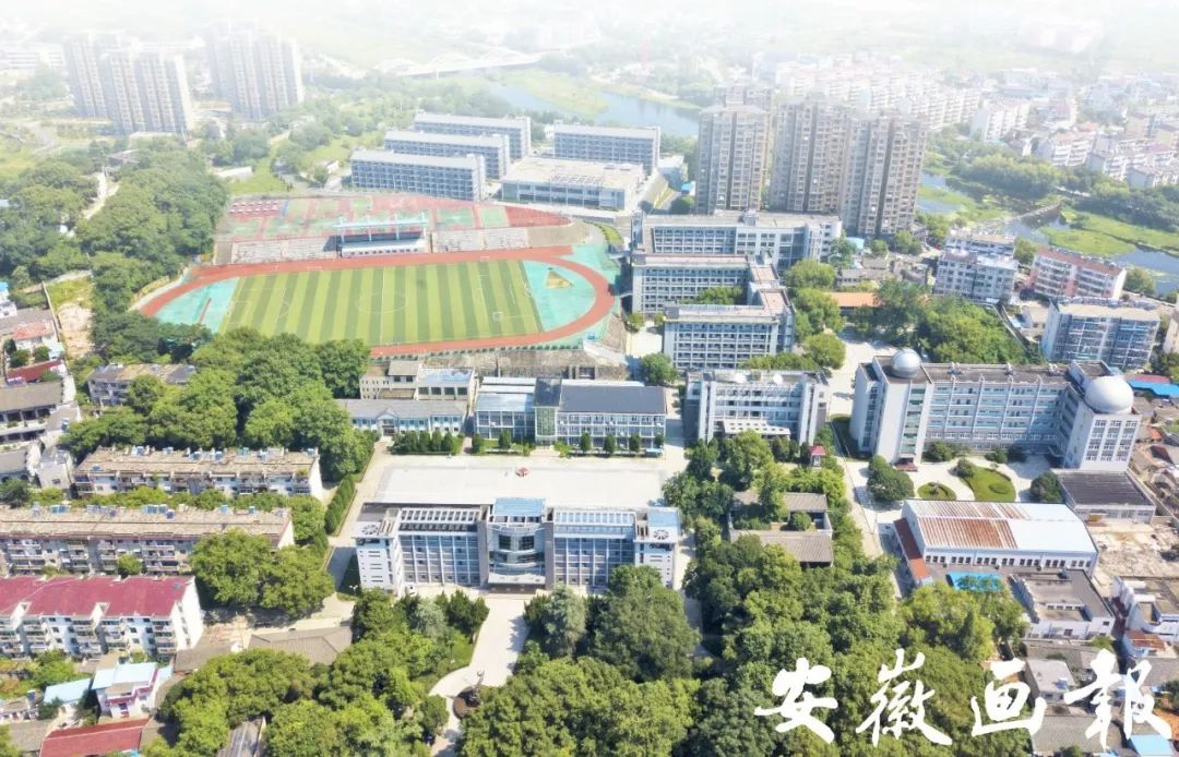 妗愬煄涓鐧惧勾鍚嶆牎,妗愬煄涓杈夌厡鍘嗗彶