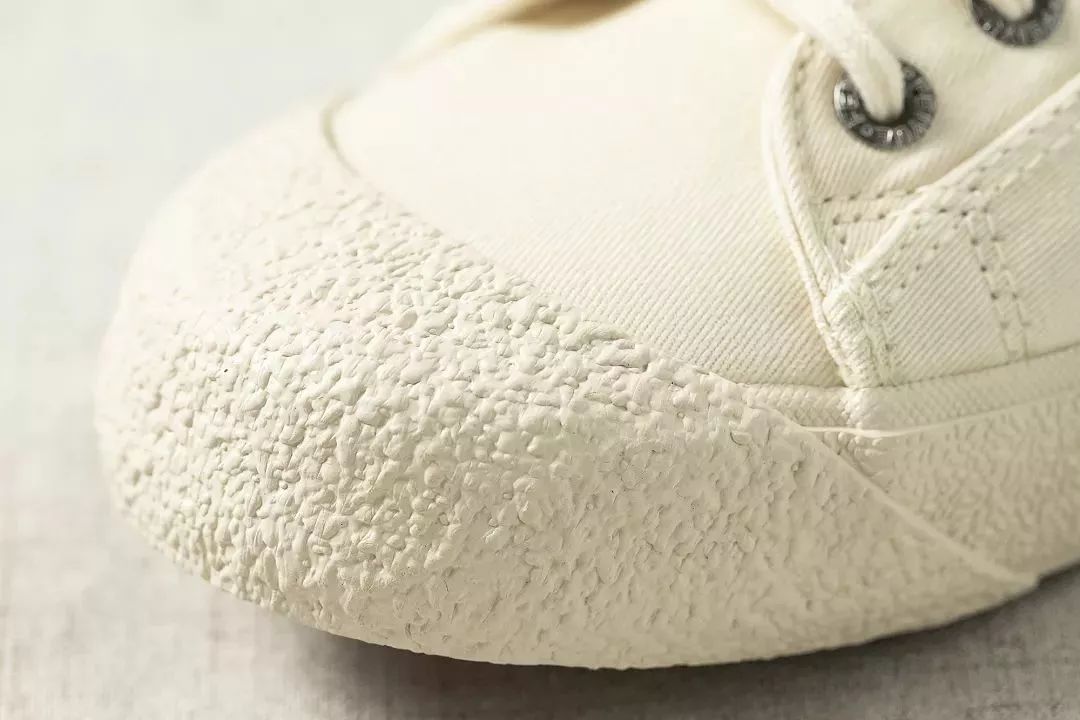 中国60年前造了双小白鞋,法国人一夜“偷走”赚翻了!今天它潮回来了