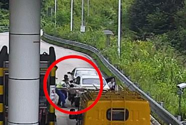 开自己的车,套自己的牌?警察蜀黍:罚款!拘留!