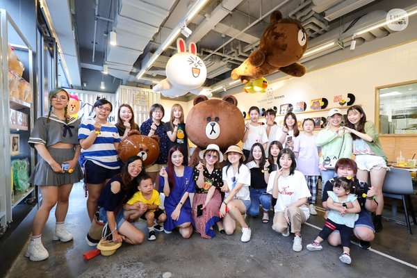 一周热图｜武磊任青少年足球公益大使；巨石强森空降北京杜莎蜡像馆；娜扎演绎最会穿衣女总裁