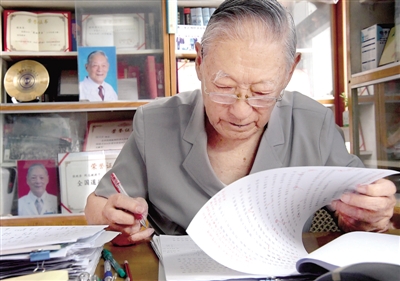 全国道德模范99岁眼科专家张效房：用医术和道德守护“光明”