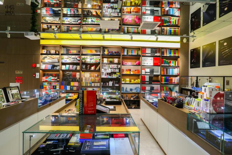 生活主题书店长什么样儿？在莘庄仲盛，刚开业的中信书店又成了打卡地标