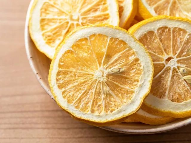 柠檬片冻干泡水做法,好喝的冻干柠檬片