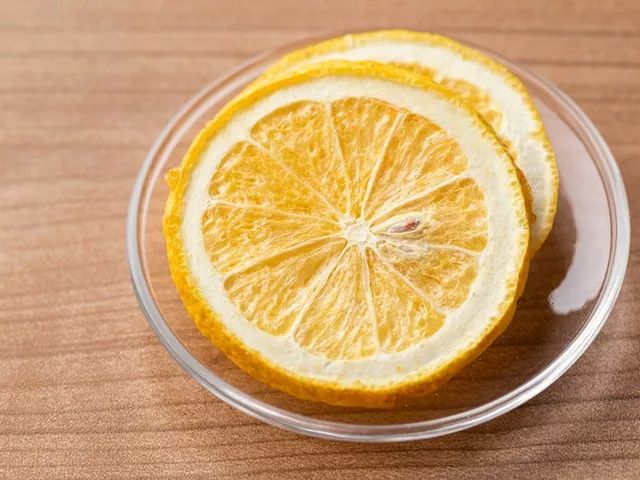 柠檬片冻干泡水做法,好喝的冻干柠檬片