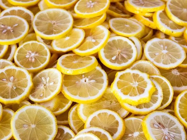 柠檬片冻干泡水做法,好喝的冻干柠檬片