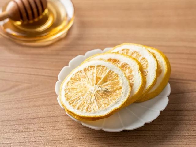 柠檬片冻干泡水做法,好喝的冻干柠檬片