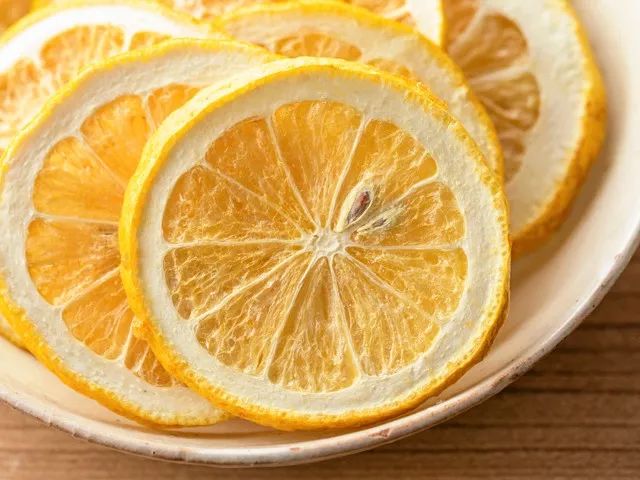 柠檬片冻干泡水做法,好喝的冻干柠檬片