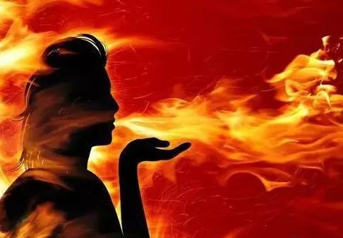 健脾胃清内热的方法按摩哪里,体内火气重想呕吐按摩什么穴位