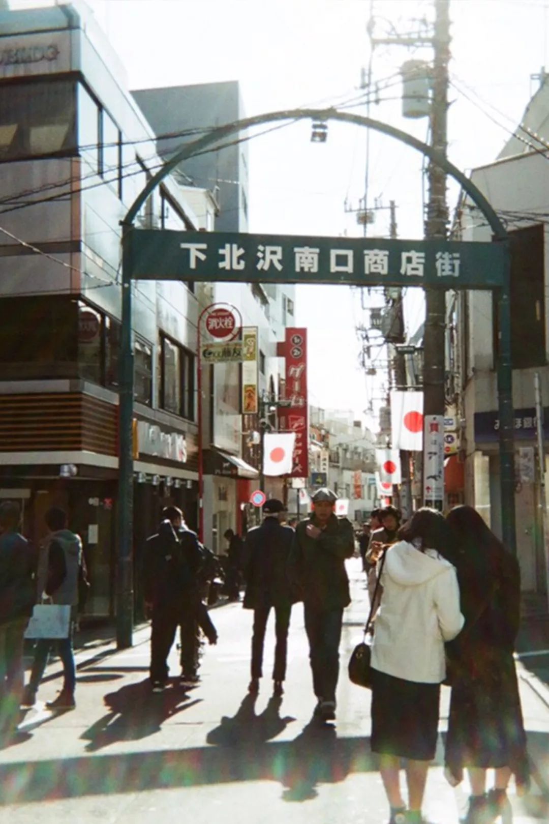 你愿意花3000买一双帆布鞋吗,你愿意花1000元买只猫吗