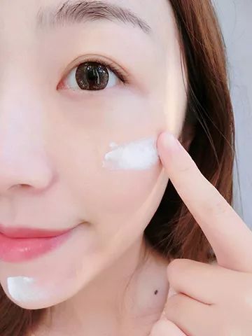 用它洗脸,脏东西自己浮出来,比做10次面膜还管用!丨开团