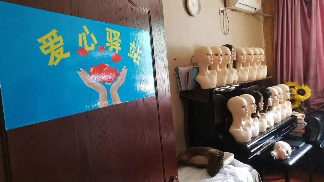 装成没患癌的模样：戴上假发，我还是“原来”的我