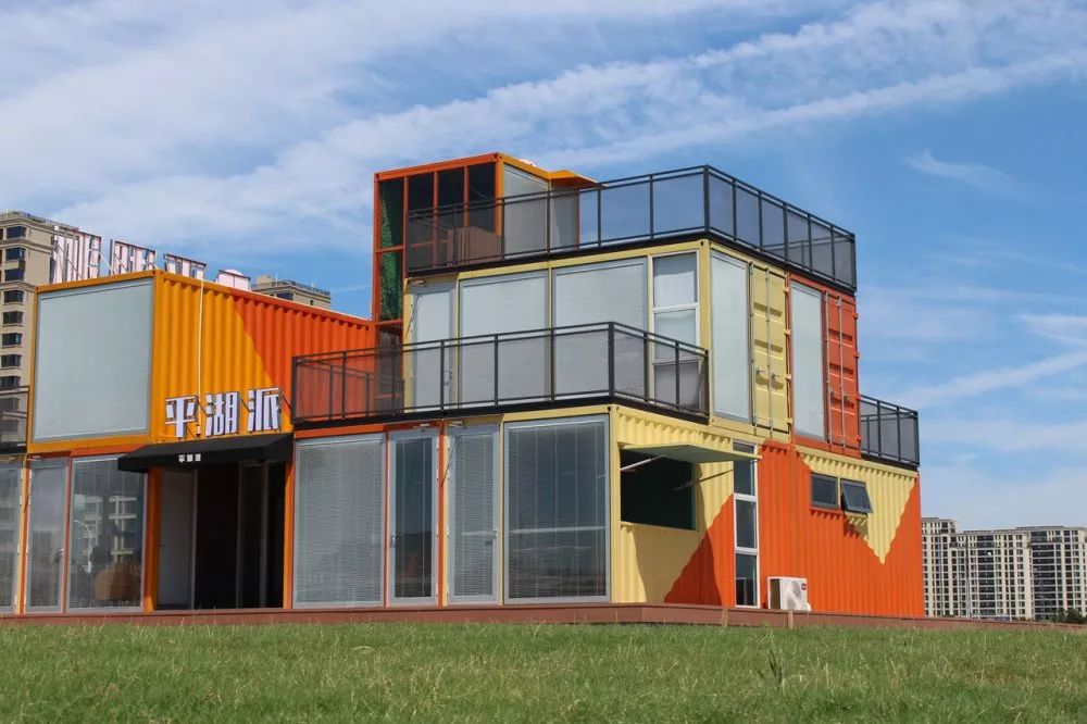 9.9元抢「平湖在线旗下咖啡馆」平湖派黑金卡1张！持卡可享受充300送200，办理当天即可获赠最高价值35元饮品一杯