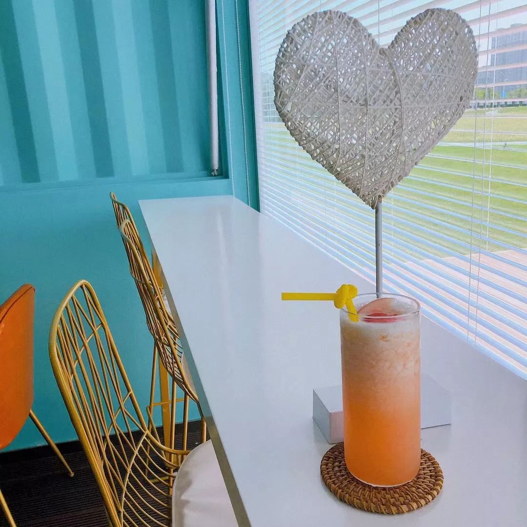 9.9元抢「平湖在线旗下咖啡馆」平湖派黑金卡1张！持卡可享受充300送200，办理当天即可获赠最高价值35元饮品一杯