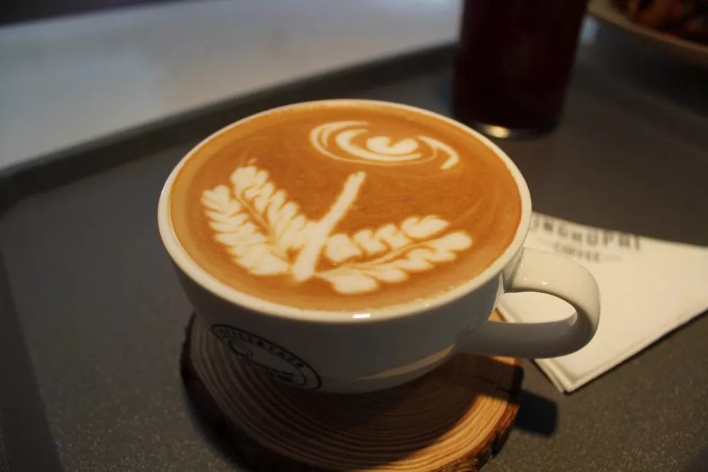 9.9元抢「平湖在线旗下咖啡馆」平湖派黑金卡1张！持卡可享受充300送200，办理当天即可获赠最高价值35元饮品一杯