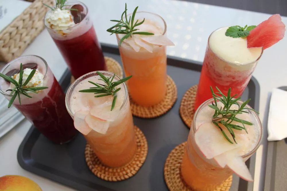 9.9元抢「平湖在线旗下咖啡馆」平湖派黑金卡1张！持卡可享受充300送200，办理当天即可获赠最高价值35元饮品一杯