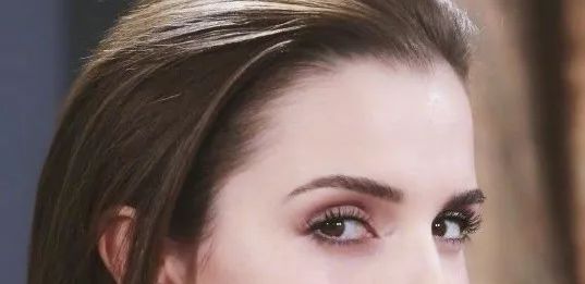 丰唇怎样让唇边更立体,适合丰唇的唇形