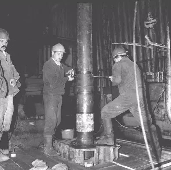 从脚下一直往下挖能挖到美国吗,如果一直往下挖真的能挖穿地球吗