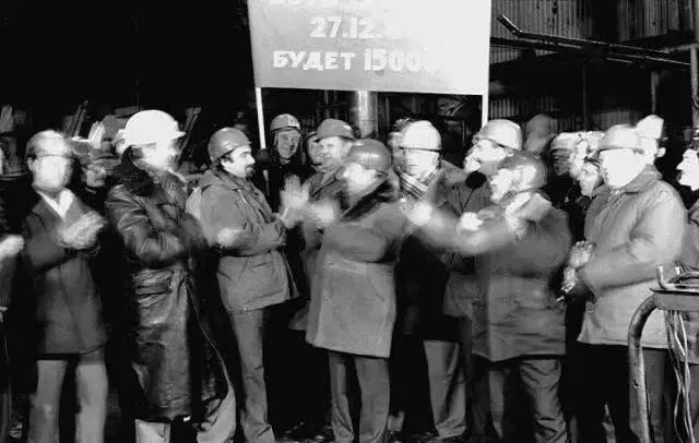 从脚下一直往下挖能挖到美国吗,如果一直往下挖真的能挖穿地球吗