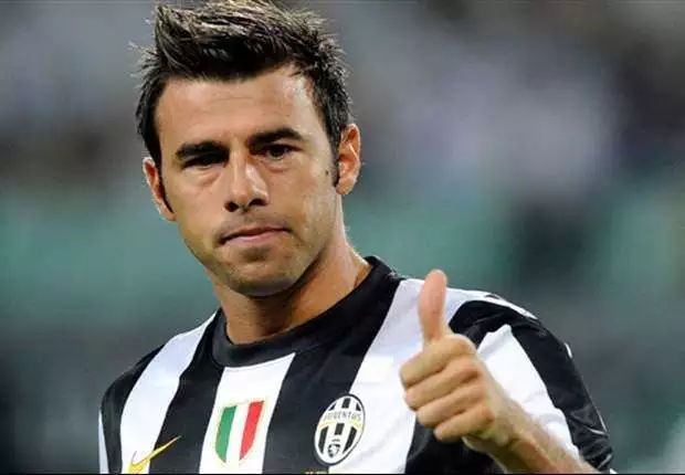 豪门疯狂买中卫意大利足球却被德利赫特们扒掉遮羞布