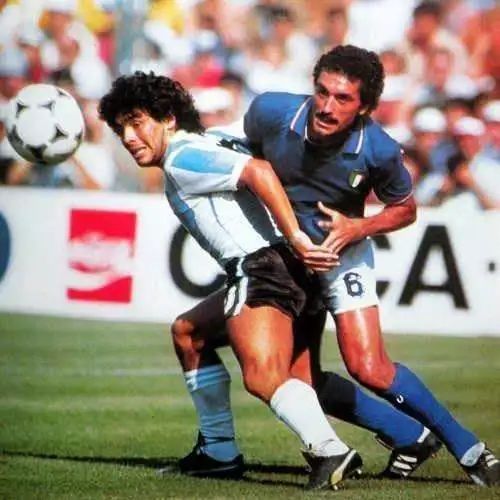 豪门疯狂买中卫意大利足球却被德利赫特们扒掉遮羞布