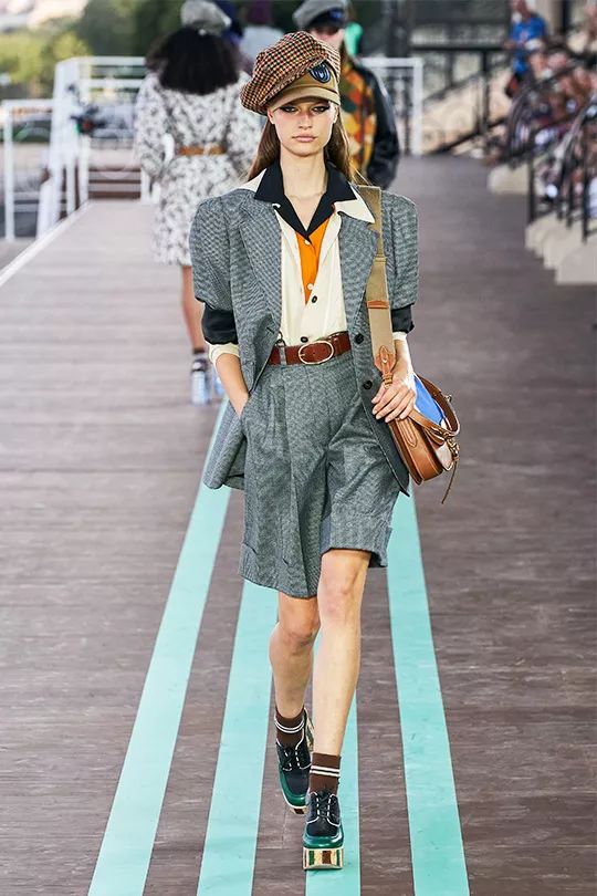 衣橱里都是“爸爸式”衣服？！我终于变成了我妈眼中嫁不出的亚子...|衣帽间