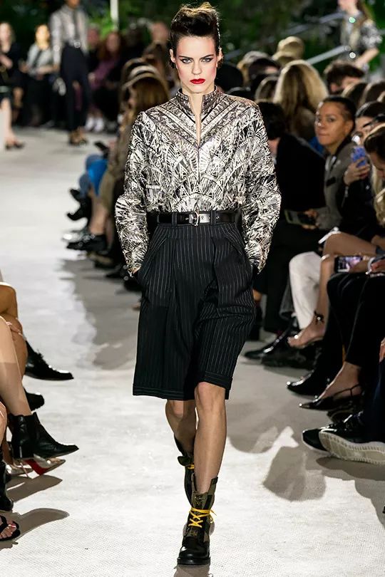 衣橱里都是“爸爸式”衣服？！我终于变成了我妈眼中嫁不出的亚子...|衣帽间