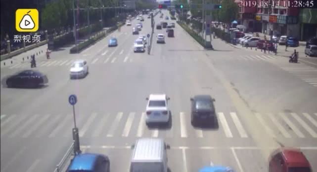 心疼!菏泽一月嫂抱仅40天男婴做饭时锅中鸡蛋突然爆开,孩子腿和肚皮烫出了泡...