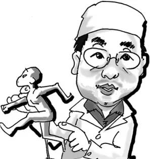 心疼!菏泽一月嫂抱仅40天男婴做饭时锅中鸡蛋突然爆开,孩子腿和肚皮烫出了泡...