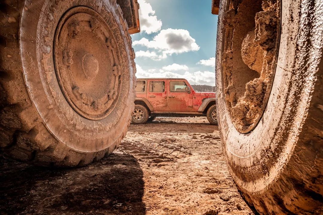 三台硬派越野,三辆硬派越野车