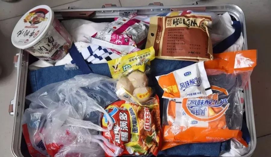 开学季：有一种爱，叫做爸妈给你塞的行李箱！（附大学新生行李箱应怎么选？）