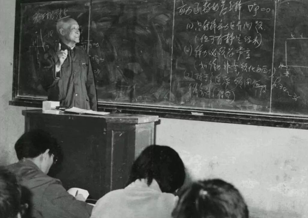 嗨，新同学你好，这里是河海大学！