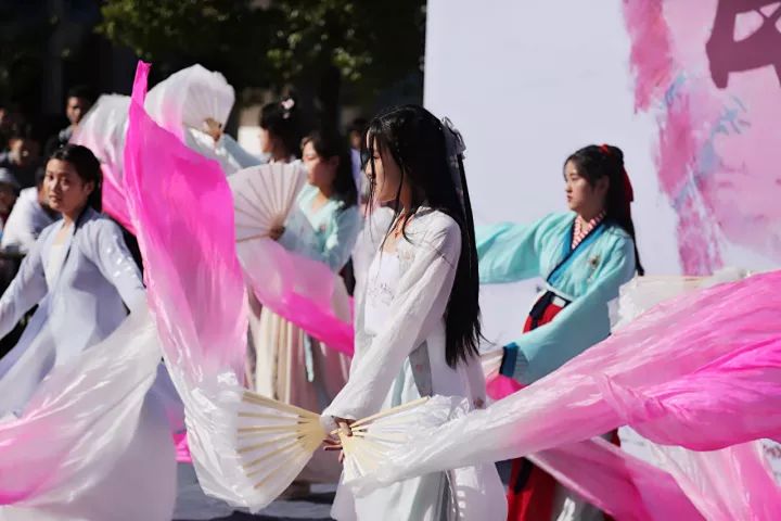 嗨，新同学你好，这里是河海大学！