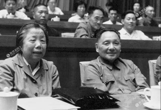 今天他115岁了，*小平邓**人生的40个瞬间