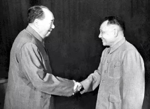 今天他115岁了，*小平邓**人生的40个瞬间