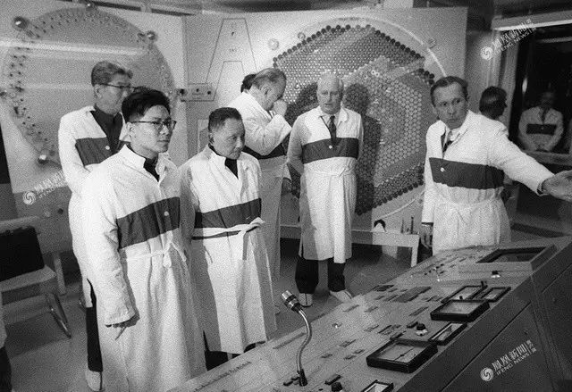 今天他115岁了，*小平邓**人生的40个瞬间