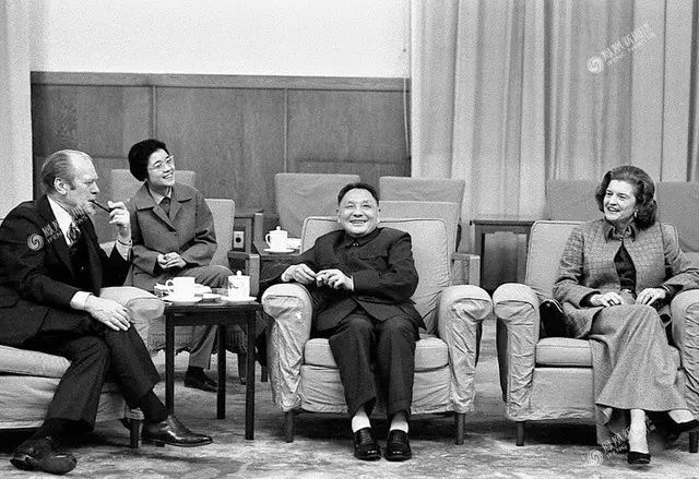 今天他115岁了，*小平邓**人生的40个瞬间