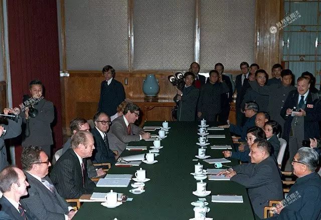 今天他115岁了，*小平邓**人生的40个瞬间