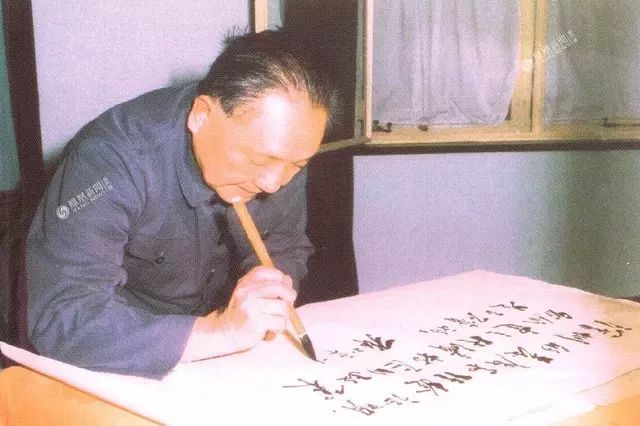 今天他115岁了，*小平邓**人生的40个瞬间