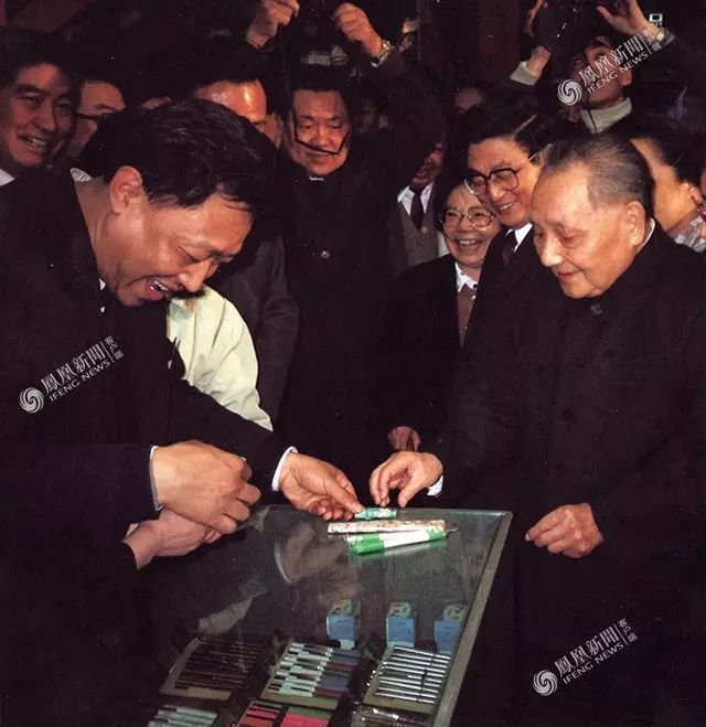 今天他115岁了，*小平邓**人生的40个瞬间