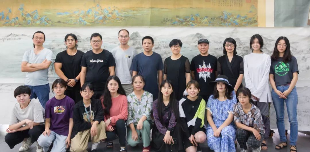 两岸书画作品展现场,中国画长卷手卷全国展