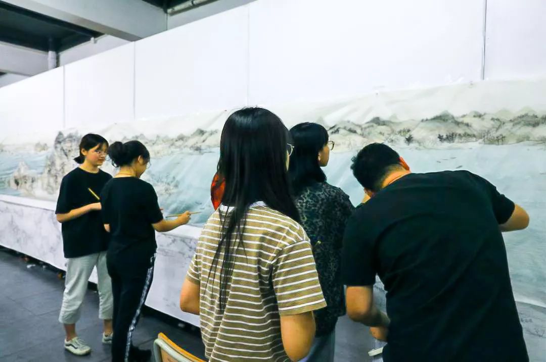 两岸书画作品展现场,中国画长卷手卷全国展