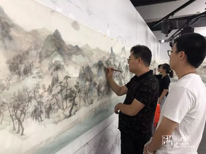 两岸书画作品展现场,中国画长卷手卷全国展